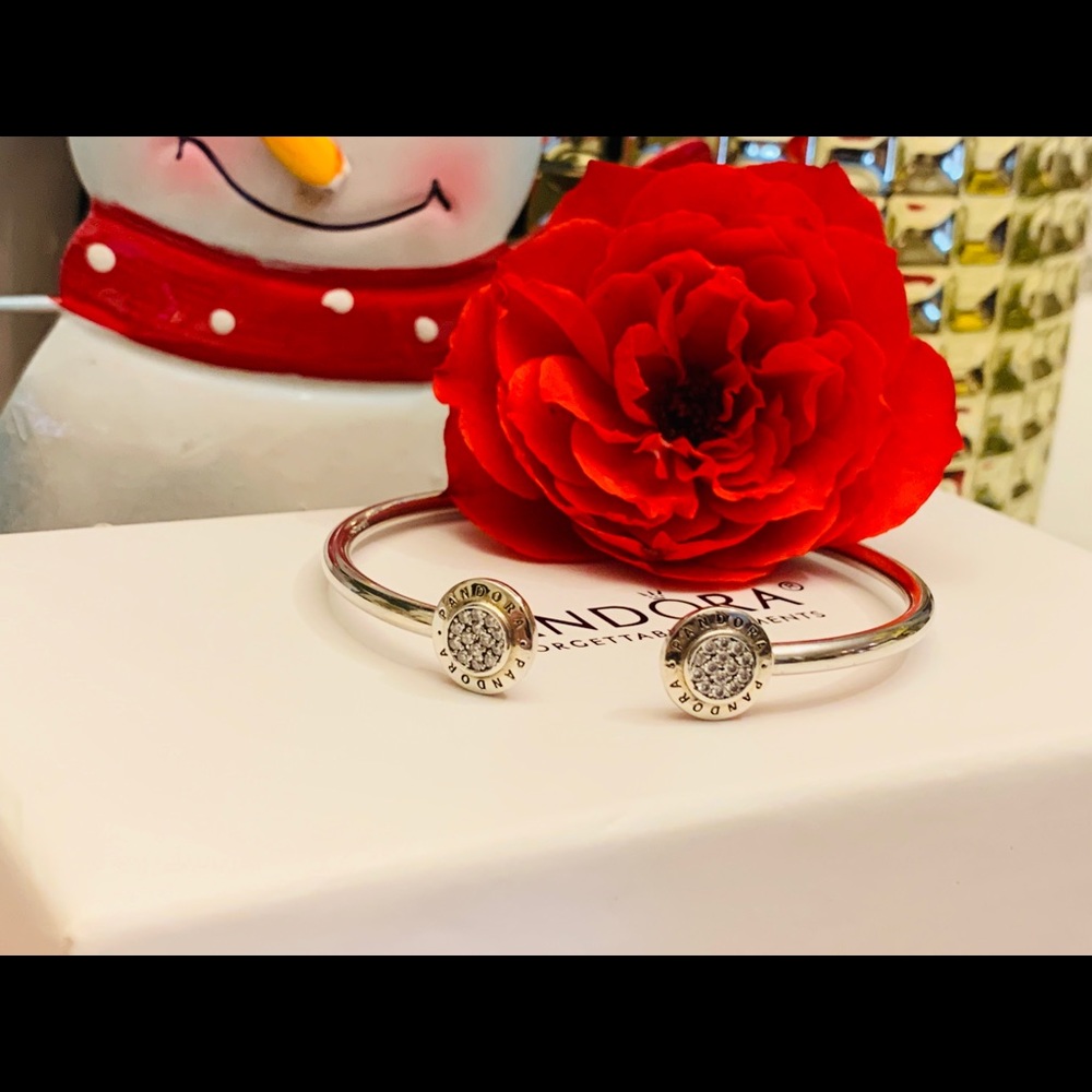 Pandora open signature bracelet size 7.1”